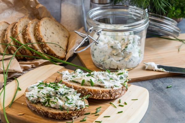 Pasta z sera feta i czosnku