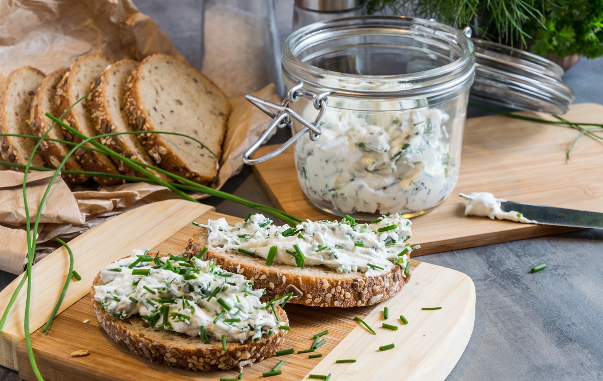 Pasta z sera feta i czosnku