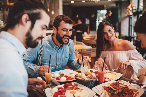 Zdrowe odżywianie. Jak radzić sobie w restauracji?