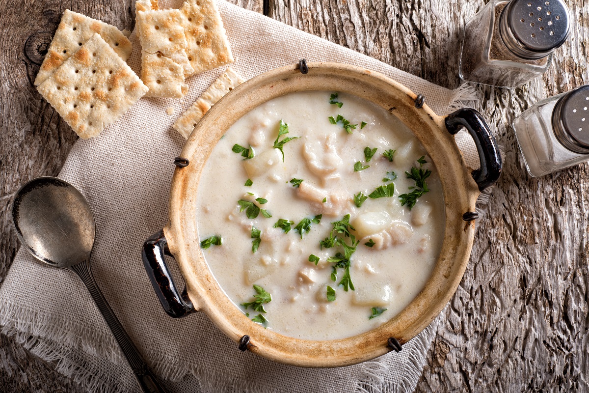 Chowder ze śledziem i kukurydzą