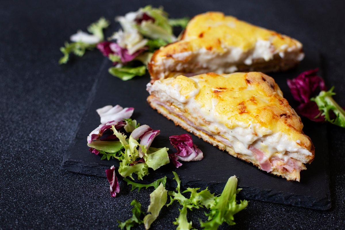 Zapiekanka croque monsieur