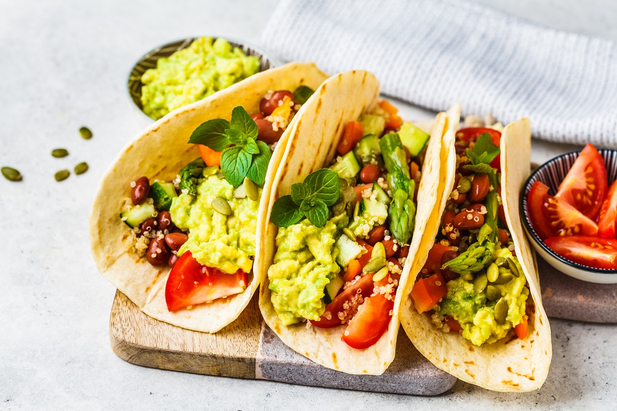 Taco z salsą i guacamole