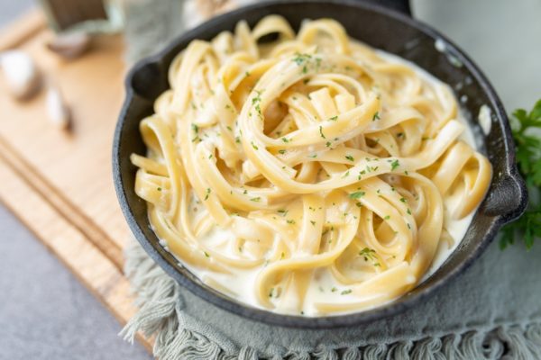 Fettuccine z sosem Alfredo