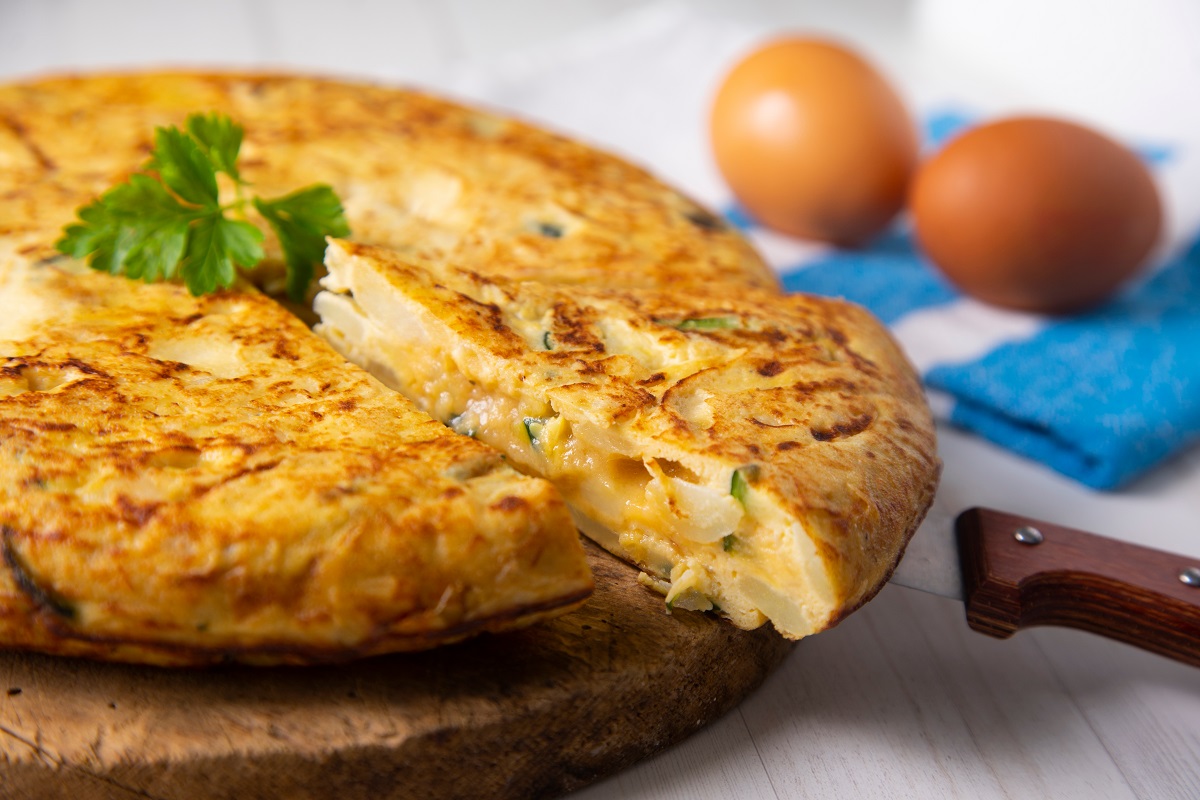 Tortilla z ziemniaków i cukinii