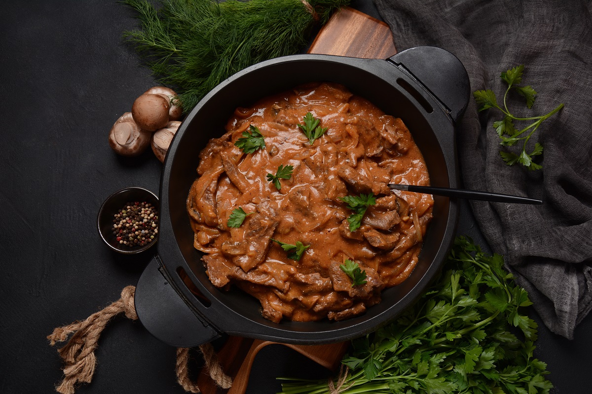 Boeuf Stroganow z polędwicy