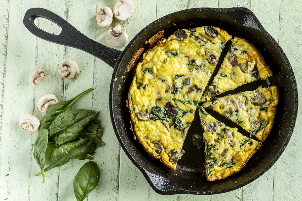 Frittata z pieczarkami i szpinakiem