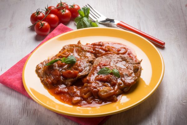 Smażone steki wołowe z włoskim sosem