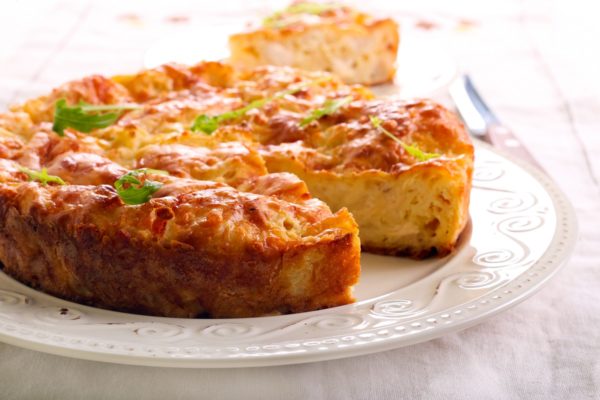 Quiche z kalafiorem i serem cheddar