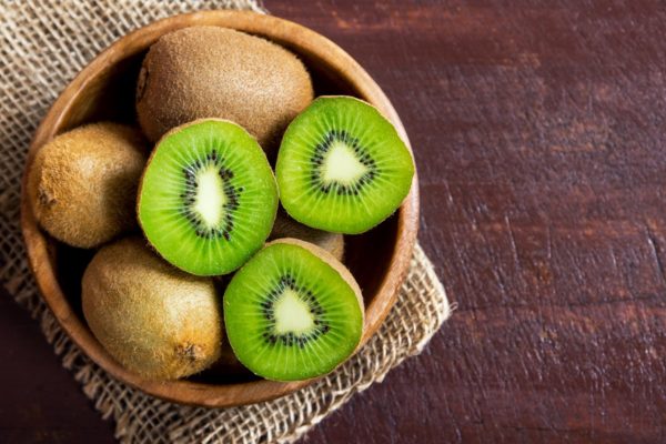 Owoce na talerzu. Kiwi