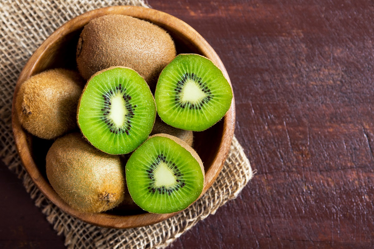 Owoce na talerzu. Kiwi